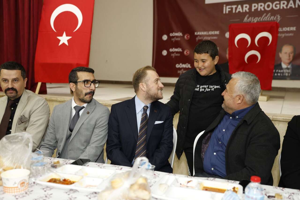 MHP Muğla İl  Başkanı Burak Demirel Kavaklıdere’de Vatandaşlarla Aynı Sofrada Buluştu 8